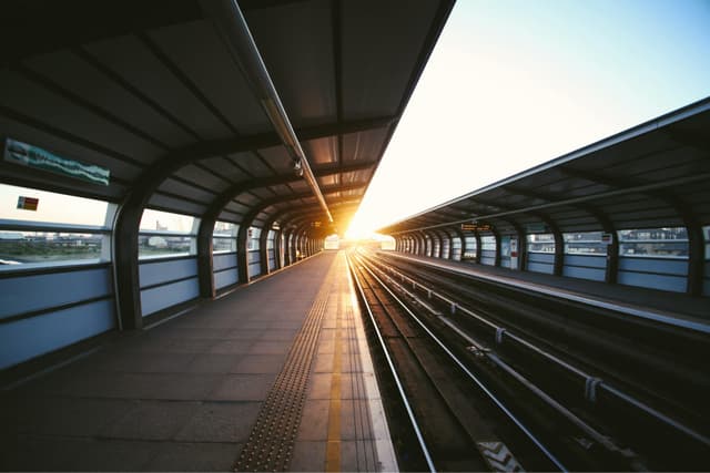 Компания по производству высокоскоростных поездов Hyperloop One прекращает работу